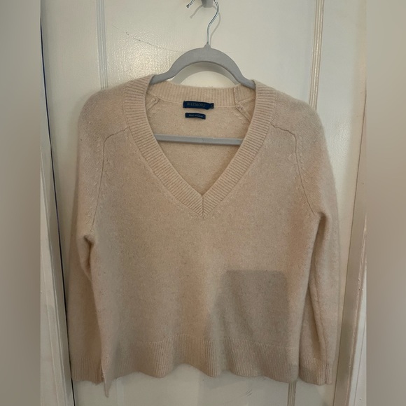 Biltmore Sweaters - Cashmere Cream - Biltmore V-Neck Sweater